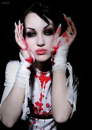 bloody girl 